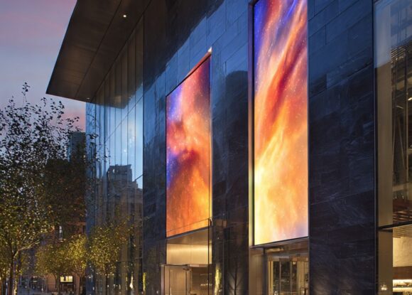 Digital Signage Exterior: Transforming Outdoor Spaces